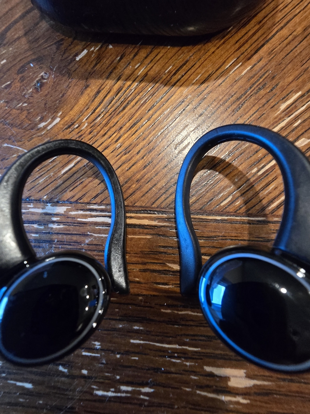 C16 Black Wireless Bluetooth Earbuds Ear Hooks Charging Case Tested Working - Picture 7 of 8